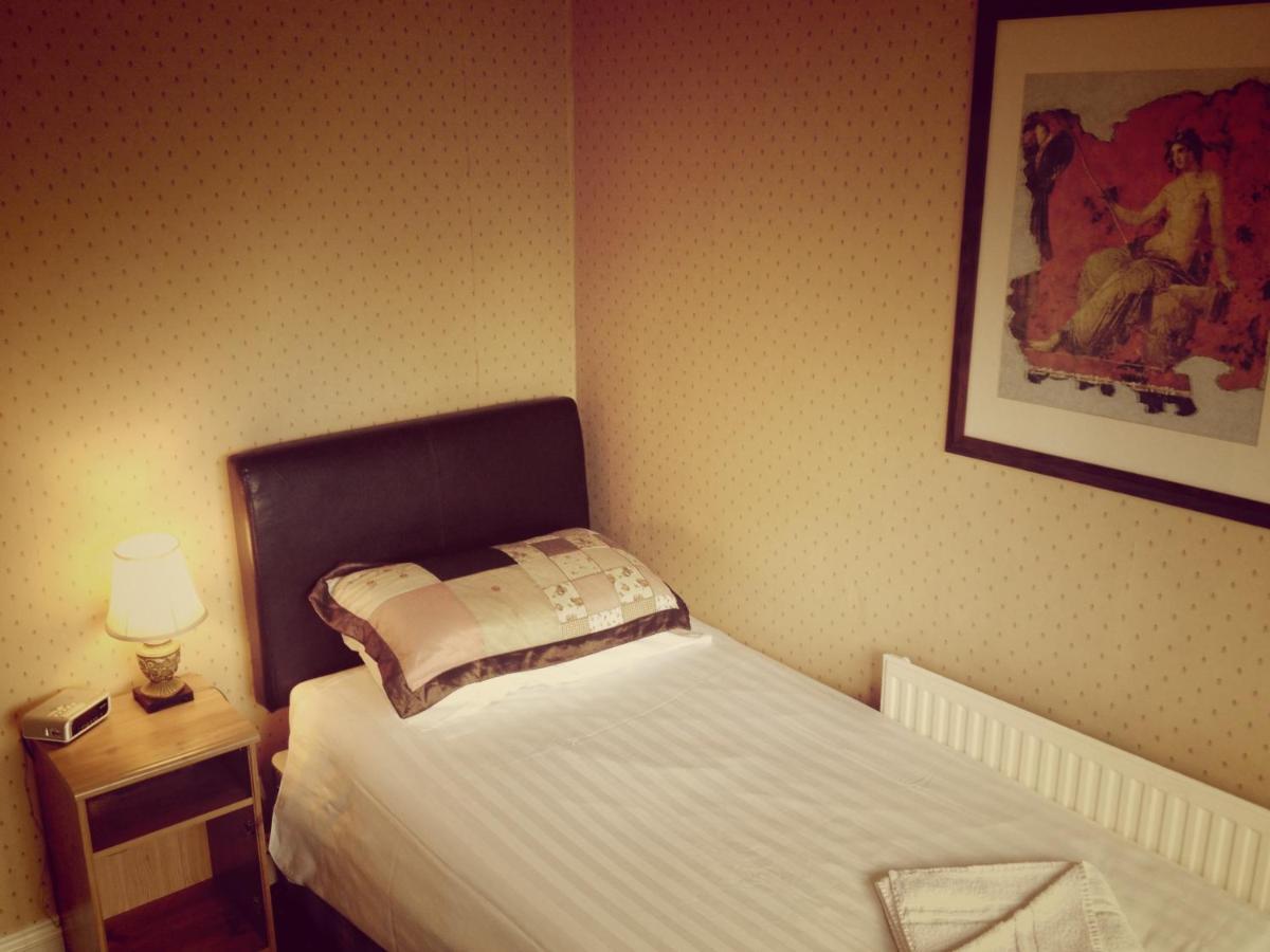 The Royal Standard Guest House Virginia Water Zimmer foto